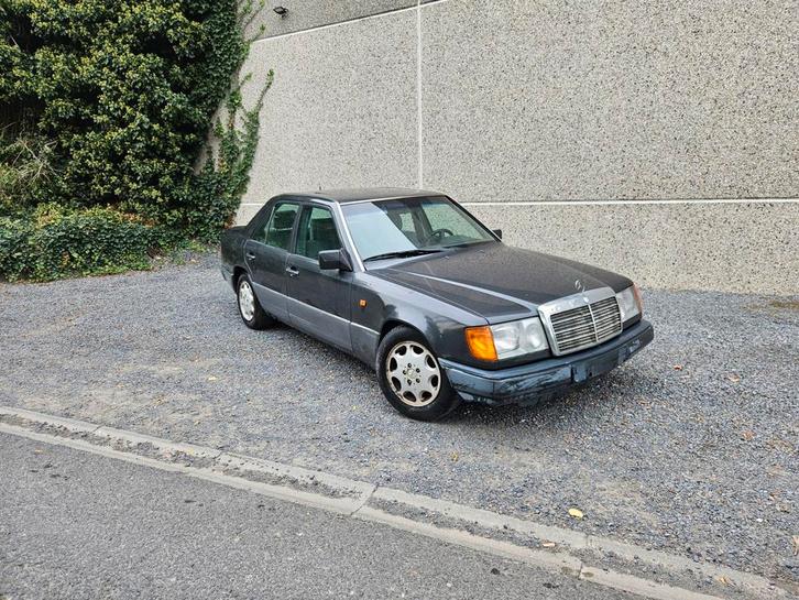 Mercedes-benz 300 D, Auto's, Mercedes-Benz, Particulier, 300-Serie, Diesel, Handgeschakeld, Zwart, Grijs, Stof, Ophalen