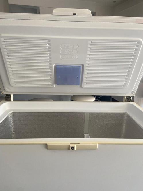 Whirlpool diepvries -225 liter- A+ energieklasse, Elektronische apparatuur, Vriezers en Diepvrieskisten, Zo goed als nieuw, Vrijstaand