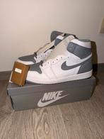 Nike air jordan 1 high stealth, Wit, Nieuw, Ophalen of Verzenden, Sneakers
