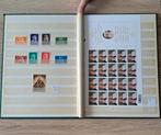 boek met veel postfrisse en kaarten en velletjes ,België., Postzegels en Munten, Postzegels | Volle albums en Verzamelingen, Ophalen of Verzenden