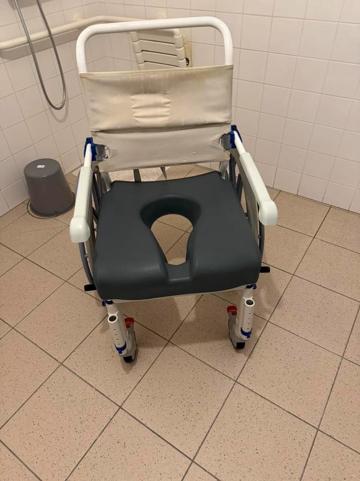 Douche- en toilet (zonder wc-emmer) – zeer nette staat, Diversen, Verpleegmiddelen, Gebruikt, Ophalen