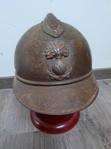 Franse Colonial 1915 helm beschikbaar voor biedingen