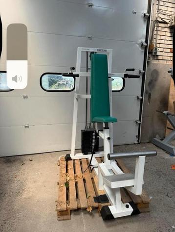 First class shoulderpress / schulterpresse / machine beschikbaar voor biedingen