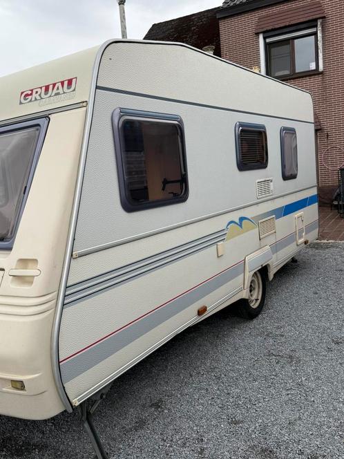 Mooie Gruau De Luxe 47 Ce met stapelbed., Caravans en Kamperen, Caravans, Particulier, tot en met 5, 750 - 1000 kg, Treinzit, Overige merken