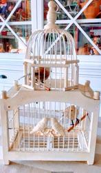 Cage à oiseaux vintage blanche en bois avec 2 faux oiseaux, Enlèvement ou Envoi