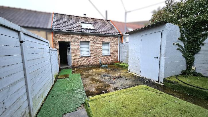 Maison d'habitation accessible par un chemin, à rénover, Immo, Huizen en Appartementen te koop, Provincie Henegouwen, tot 200 m²