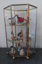 set van 12 kleurrijke vogels in porselein met vitrinekast, Antiek en Kunst, Ophalen of Verzenden
