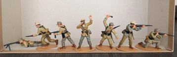 37 figurines 1/32 Airfix Africa Corps WW2 peintes parfaiteme, Enlèvement ou Envoi, Comme neuf, Plus grand que 1:35, Personnage ou Figurines