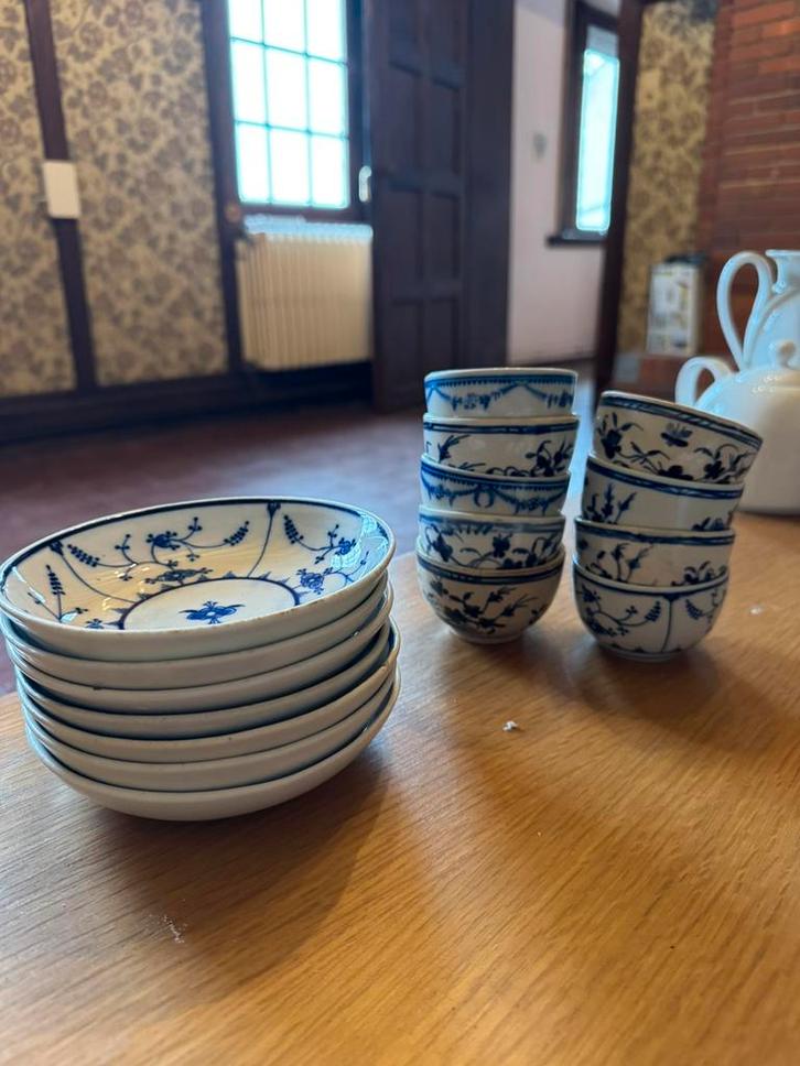 Boch Frères Tournai servies — 8 kopjes + 7 schoteltjes, Huis en Inrichting, Keuken | Servies, Zo goed als nieuw, Ophalen