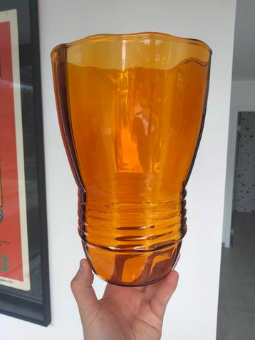 Brocante vaas glas Doyen oker beschikbaar voor biedingen