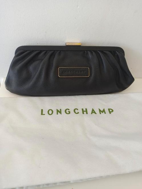 Longchamp. Élégante pochette noire en cuir haut de gamme, Bijoux, Sacs & Beauté, Sacs | Sacs Femme, Enlèvement ou Envoi