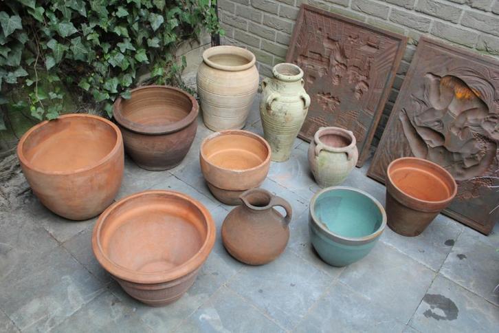 Diverse terracotta's, Tuin en Terras, Bloempotten, Gebruikt, Terracotta, Binnen, Balkon, Tuin, 40 tot 70 cm, Overige vormen, Ophalen