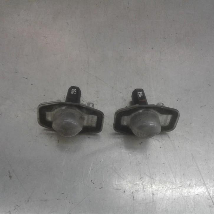 ECLAIRAGE DE PLAQUE Toyota Corolla (E15) (11-2006/11-2013), Autos : Pièces & Accessoires, Éclairage, Toyota, Utilisé