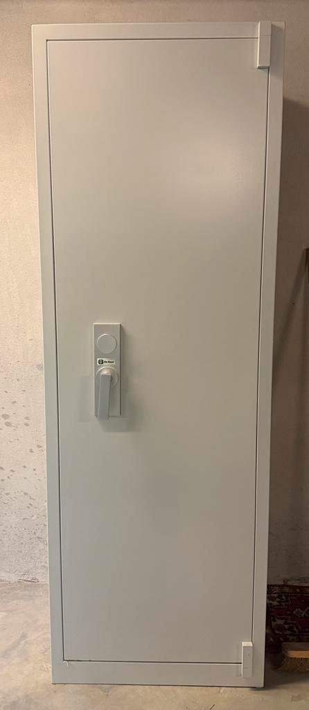 Kluis - Inbraakwerende archiefkast, Huis en Inrichting, Kasten | Roldeurkasten en Archiefkasten, Zo goed als nieuw, 150 tot 200 cm
