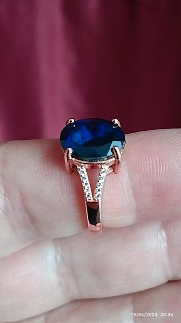 Rosévergulde ring van sterling zilver met prachtig opaal