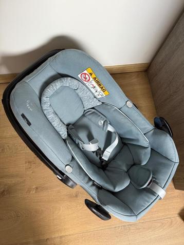 Maxi-Cosi Rock Essential Grey i-Size autostoel beschikbaar voor biedingen