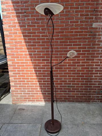 Staande halogeenlamp met leeslampje  beschikbaar voor biedingen