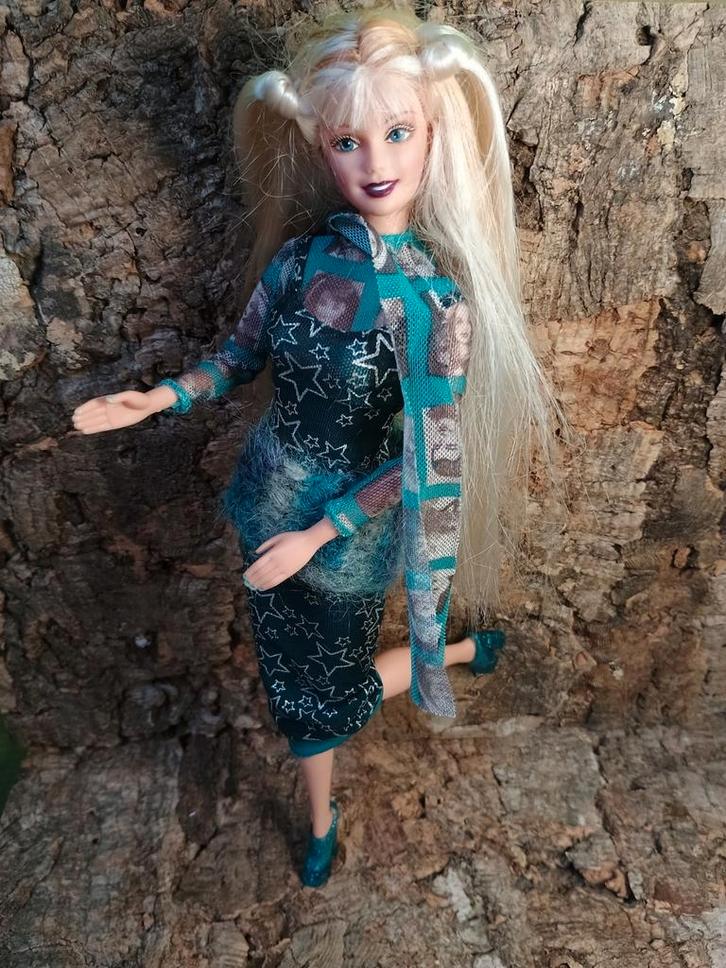 Barbie fashion doll Hollywood nails 1999, Verzamelen, Poppen, Zo goed als nieuw, Fashion Doll, Ophalen of Verzenden
