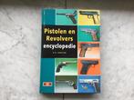 Boek Pistolen en Revolvers encyclopedie, Boeken, Ophalen of Verzenden, Zo goed als nieuw