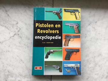 Boek Pistolen en Revolvers encyclopedie beschikbaar voor biedingen