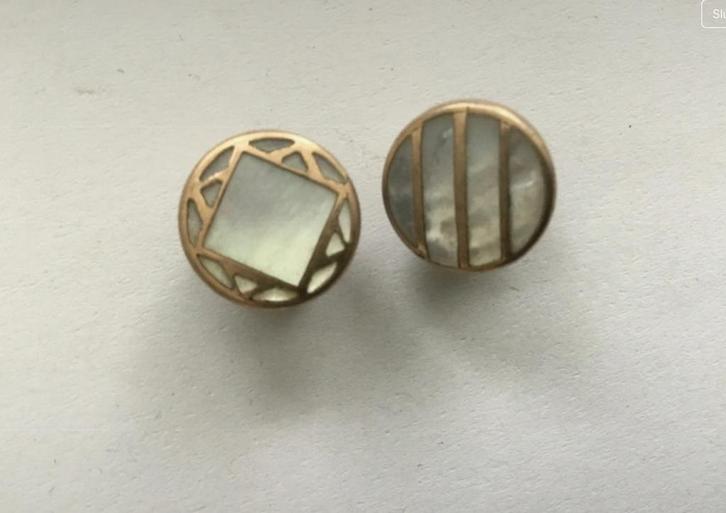 Lion Brand England kraagknoop kraagstud Parelmoerknoppen, Handtassen en Accessoires, Manchetknopen, Zo goed als nieuw, Goud, Ophalen of Verzenden