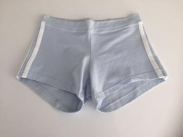Sportieve short 140 - 146 / als nieuw beschikbaar voor biedingen
