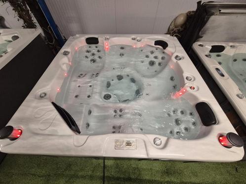 ELKE AVOND TOT 22.00 UUR OPEN‼️5 persoons jacuzzi💦bomvol, Tuin en Terras, Bubbelbaden en Hottubs, Gebruikt, Filter, Ophalen of Verzenden