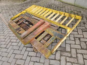 Fem 4, Sideshift bord Komt van een 7 tons  beschikbaar voor biedingen