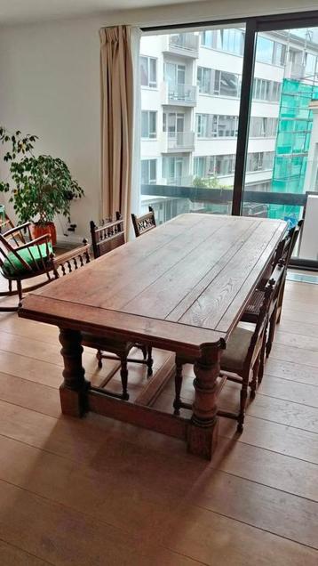 Rustieke eettafel met 6 stoelen beschikbaar voor biedingen