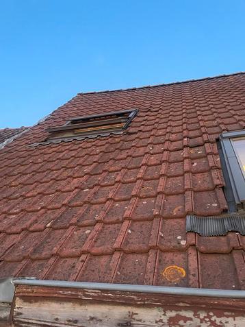 Rode dakpannen te koop – 90m² –alles in één keer op te halen beschikbaar voor biedingen