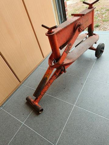 Steenknipper  beschikbaar voor biedingen