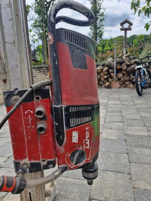 Hilti DD200 Kernboormachine incl. statief én diamantboren, Doe-het-zelf en Bouw, Gereedschap | Boormachines, Gebruikt, Boormachine