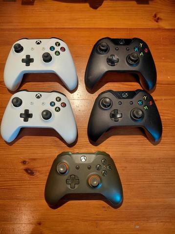 Manettes xbox one 15€ pièce  beschikbaar voor biedingen