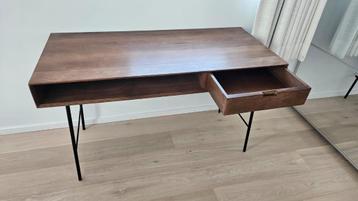 Table de bureau beschikbaar voor biedingen