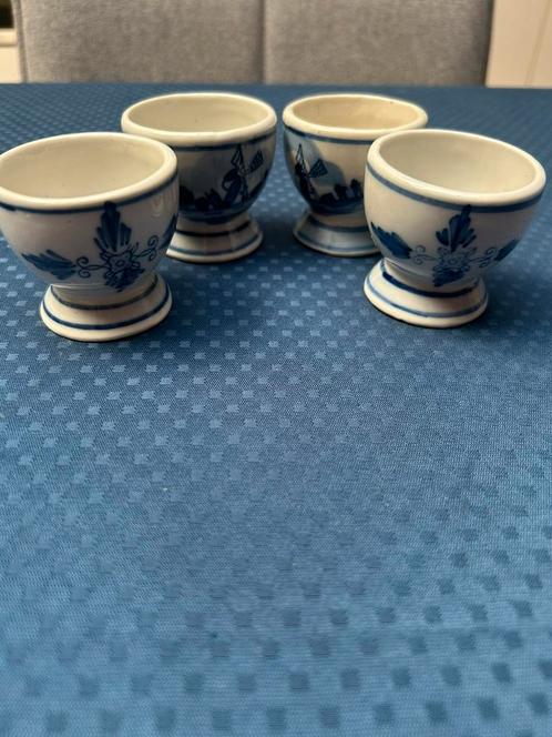 4 witte keramieke eierdopjes, Antiek en Kunst, Antiek | Servies compleet, Ophalen of Verzenden