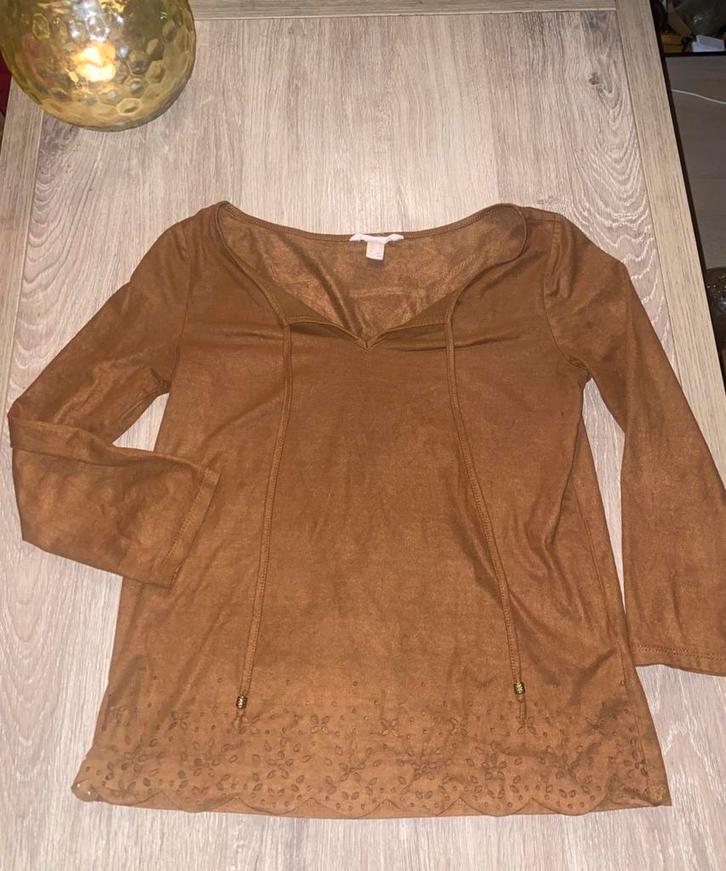 🔥 Bruin truitje met leuke bloemendetails - XS, Kleding | Dames, Topjes, Zo goed als nieuw, Maat 34 (XS) of kleiner, Bruin, Ophalen of Verzenden