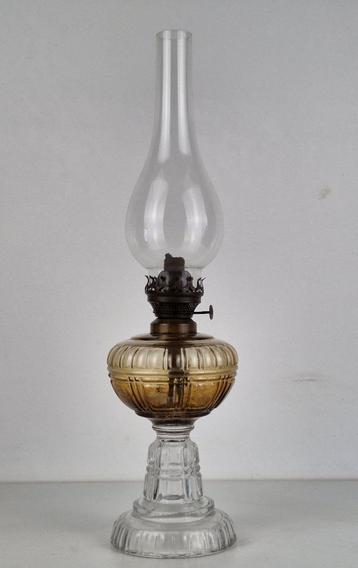 Oude olielamp 'D F' beschikbaar voor biedingen
