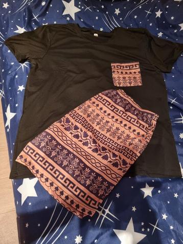 Splinternieuwe heren pyjama Maat XXL. 

Heb hem spijtig om 2 beschikbaar voor biedingen