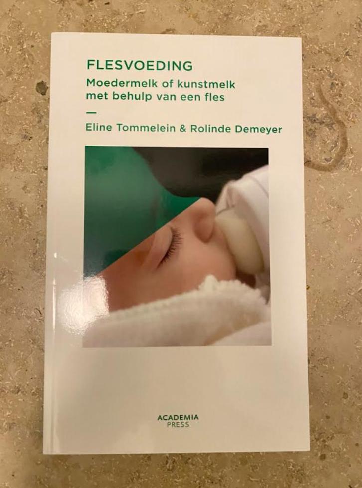 Flesvoeding Moedermelk of kunstmelk met behulp van een fles, Boeken, Zwangerschap en Opvoeding, Zo goed als nieuw, Opvoeding tot 6 jaar