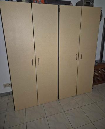 Kleerkasten  beschikbaar voor biedingen