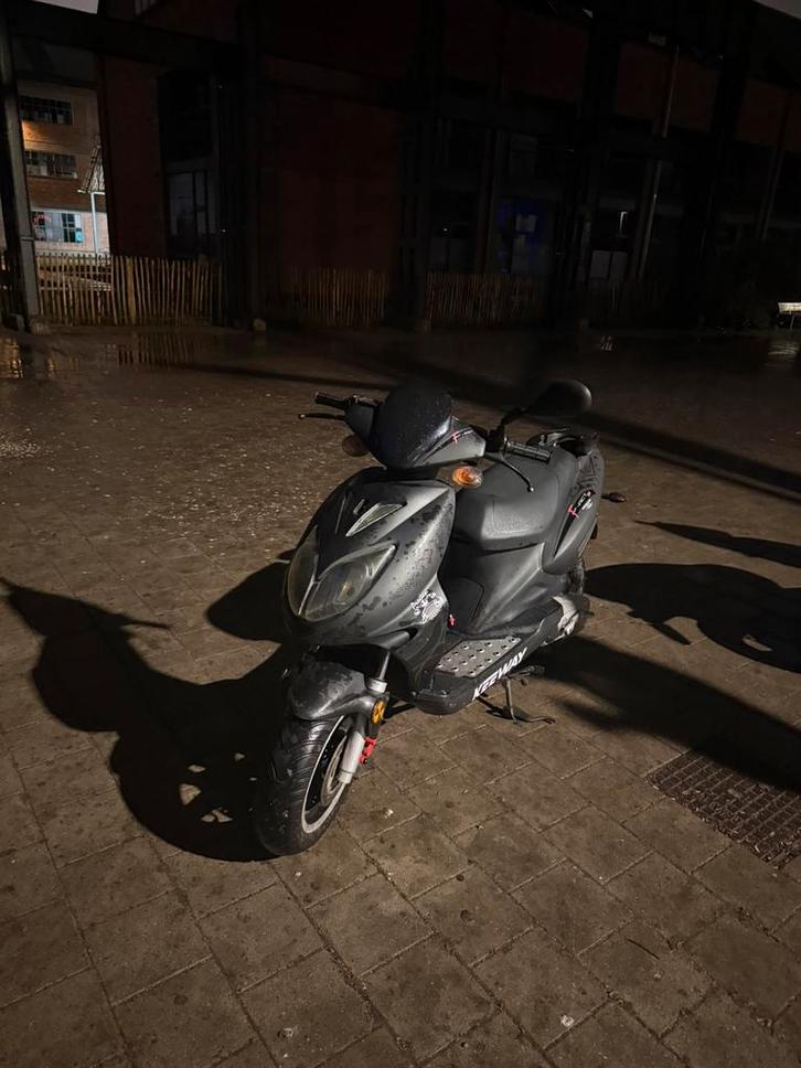 Keeway fact, Fietsen en Brommers, Scooters | Overige merken, Zo goed als nieuw, Klasse A (25 km/u), Tweetakt, Ophalen
