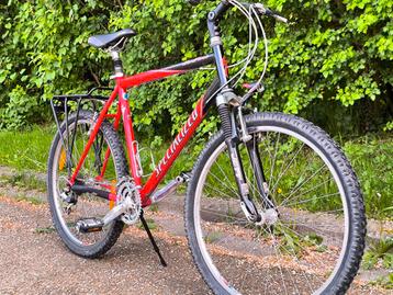 Mooie Rood mountainbike te koop zeer goed staat  beschikbaar voor biedingen