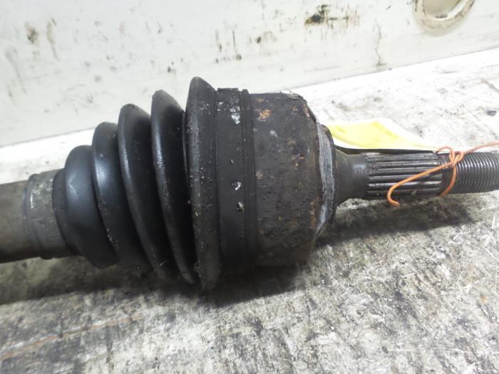 Arbre de transmission avant gauche d'un Peugeot 206, Autos : Pièces & Accessoires, Freins & Transmission, Peugeot, Utilisé, 3 mois de garantie