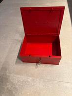 Metalen koffer met sleutel, Ophalen, Gebruikt