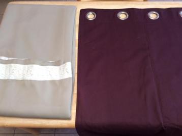 Te koop 2 verduister draperie 's beschikbaar voor biedingen