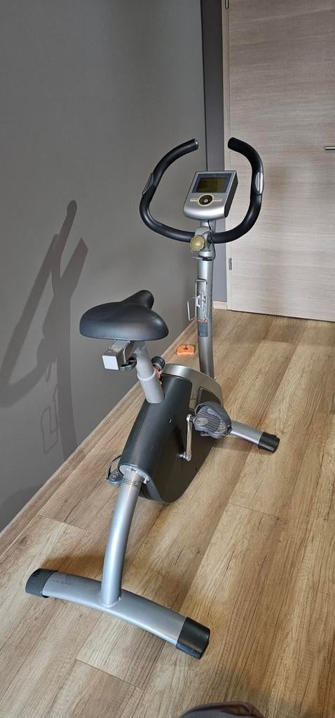 Vélo d'appartement autoalimenté Decathlon, Sports & Fitness, Appareils de fitness, Vélo d'appartement, Enlèvement