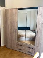 Une armoire (230x58x210) et un lit (220x160) avec matelas, Huis en Inrichting, Slaapkamer | Complete slaapkamers, Ophalen, Gebruikt