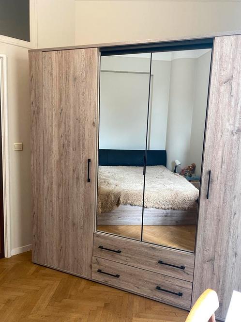 Une armoire (230x58x210) et un lit (220x160) avec matelas, Huis en Inrichting, Slaapkamer | Complete slaapkamers, Gebruikt, Tweepersoons