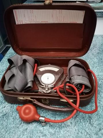 Oscillo tonometer 40/50 Duitse bloeddrukmeter in koffer beschikbaar voor biedingen