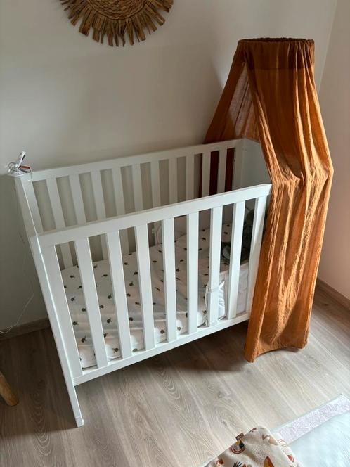 Babybed cabino 120 x 65 cm nieuwprijs 120€, Enfants & Bébés, Parcs, Comme neuf, Réglable en hauteur, Enlèvement ou Envoi